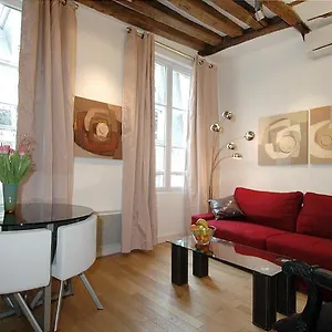  Apartment Holidaysinparis-bourg Tibourg Ii